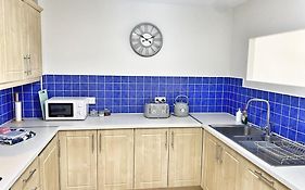 Steps Away From Top Attractions, 2 Bed 2 Bath, Cathedral Quarter, Free Parking